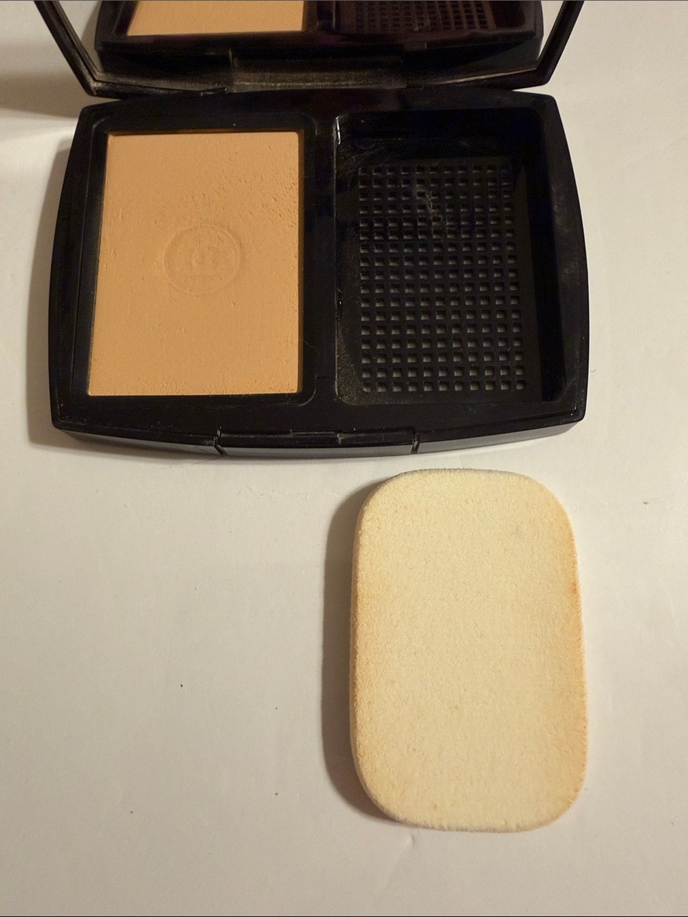 CHANEL Double Perfection Lumière Long Wear Flawless Compact Powder 30 Beige 13g - Picture 6 of 8